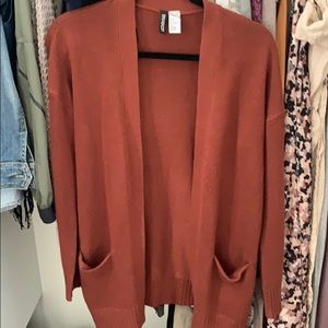 Cardigan with pockets!